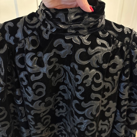 Zara black velvet top in size small - Picture 4 of 5